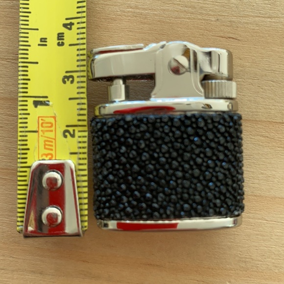 🔥GUCCI VINTAGE RARE RHINESTONE BUTANE LIGHTER - Picture 9 of 10